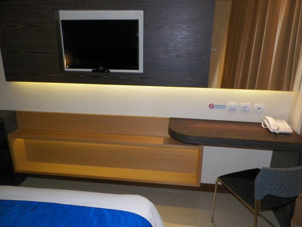Aveon Express Hotel By Daphna International Γιογκιακάρτα Εξωτερικό φωτογραφία