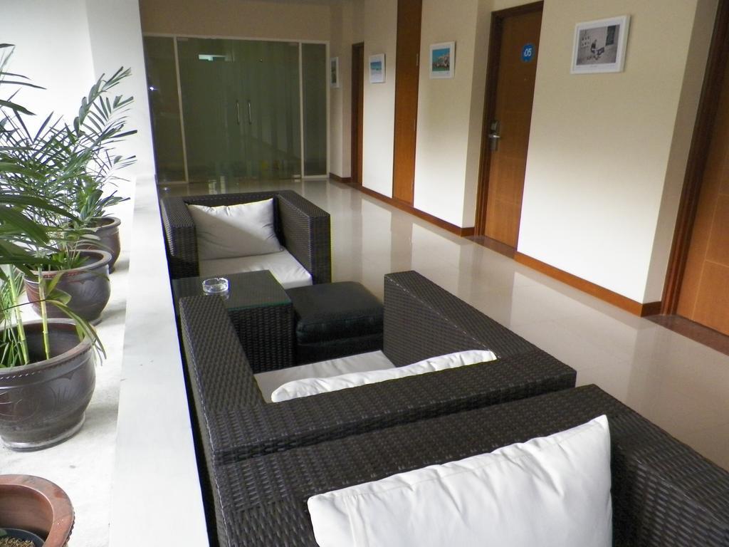 Aveon Express Hotel By Daphna International Γιογκιακάρτα Εξωτερικό φωτογραφία