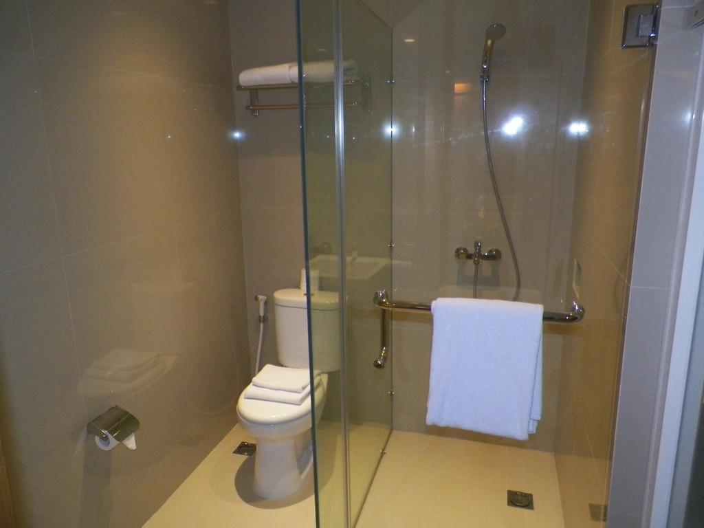 Aveon Express Hotel By Daphna International Γιογκιακάρτα Εξωτερικό φωτογραφία