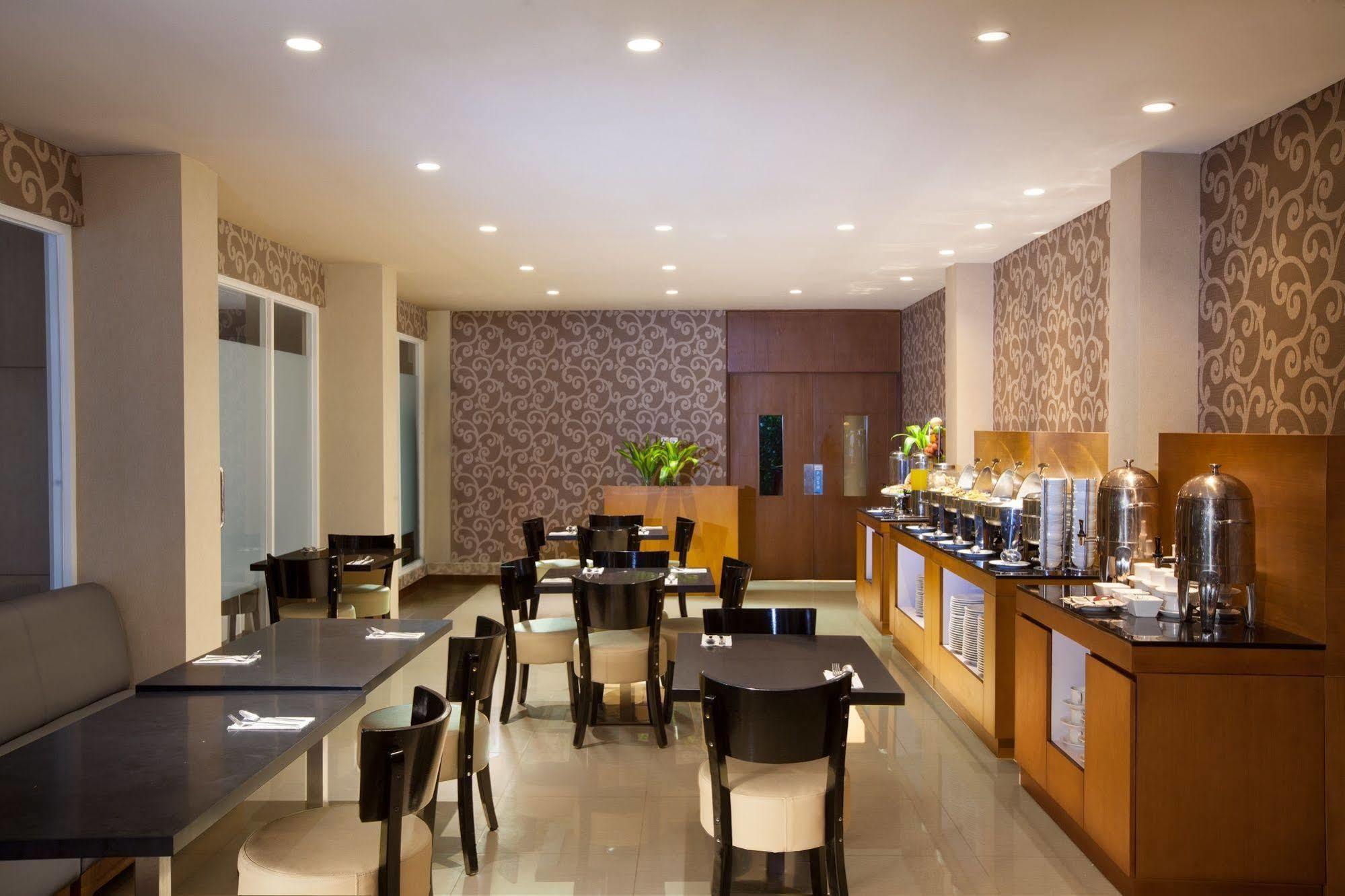 Aveon Express Hotel By Daphna International Γιογκιακάρτα Εξωτερικό φωτογραφία