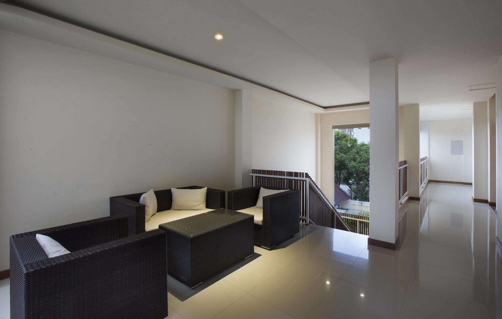 Aveon Express Hotel By Daphna International Γιογκιακάρτα Εξωτερικό φωτογραφία