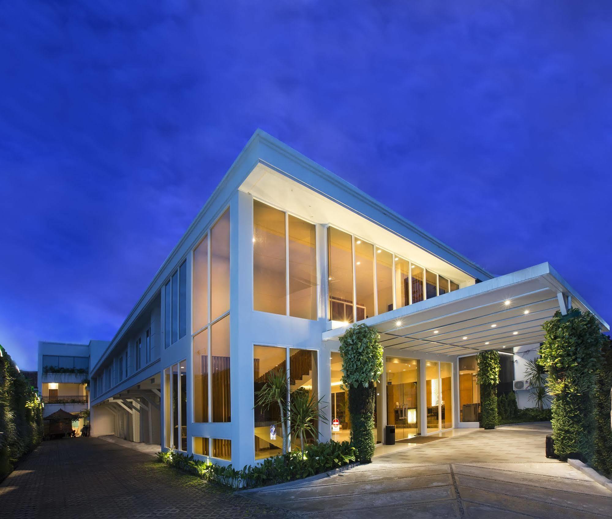 Aveon Express Hotel By Daphna International Γιογκιακάρτα Εξωτερικό φωτογραφία