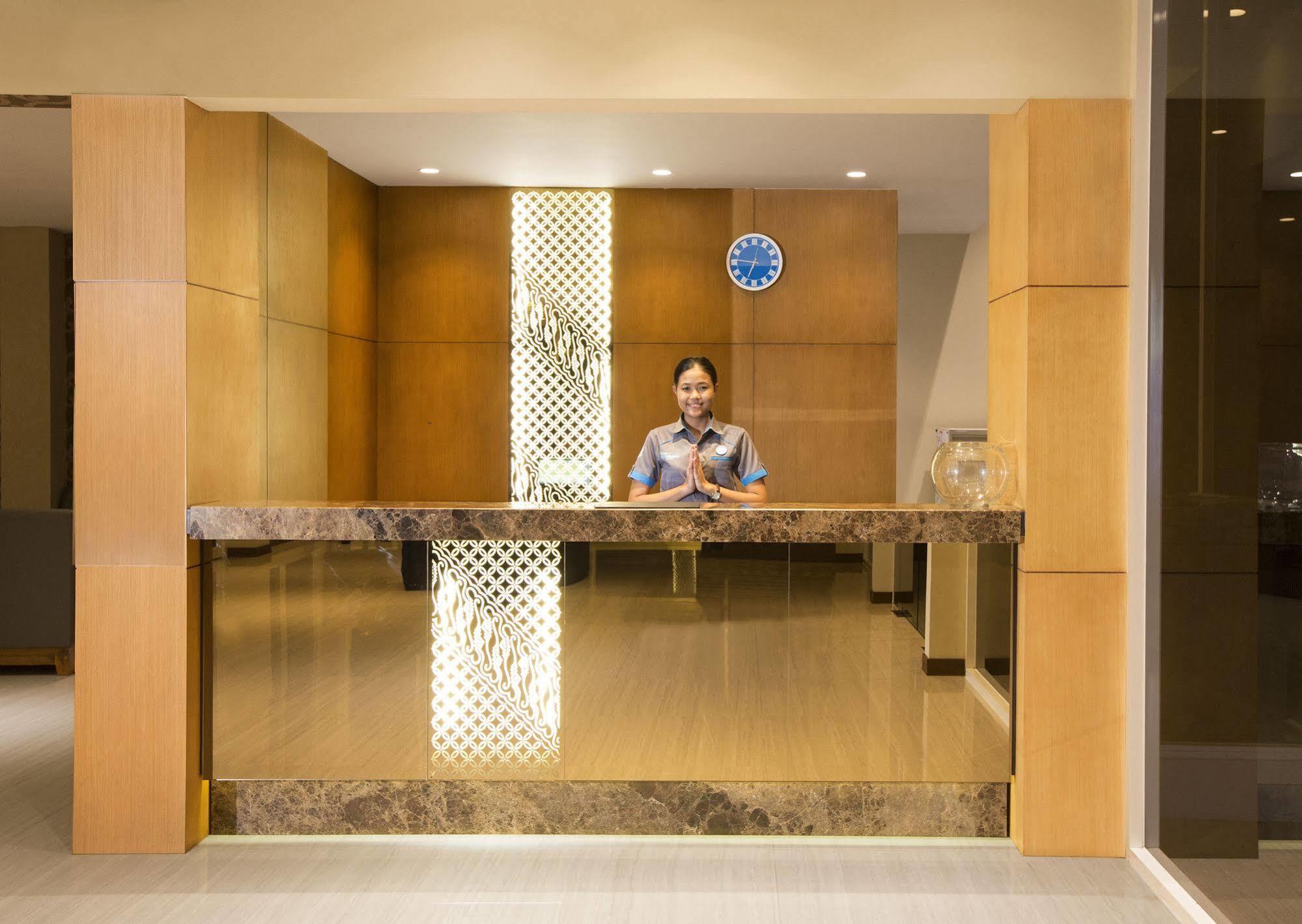 Aveon Express Hotel By Daphna International Γιογκιακάρτα Εξωτερικό φωτογραφία