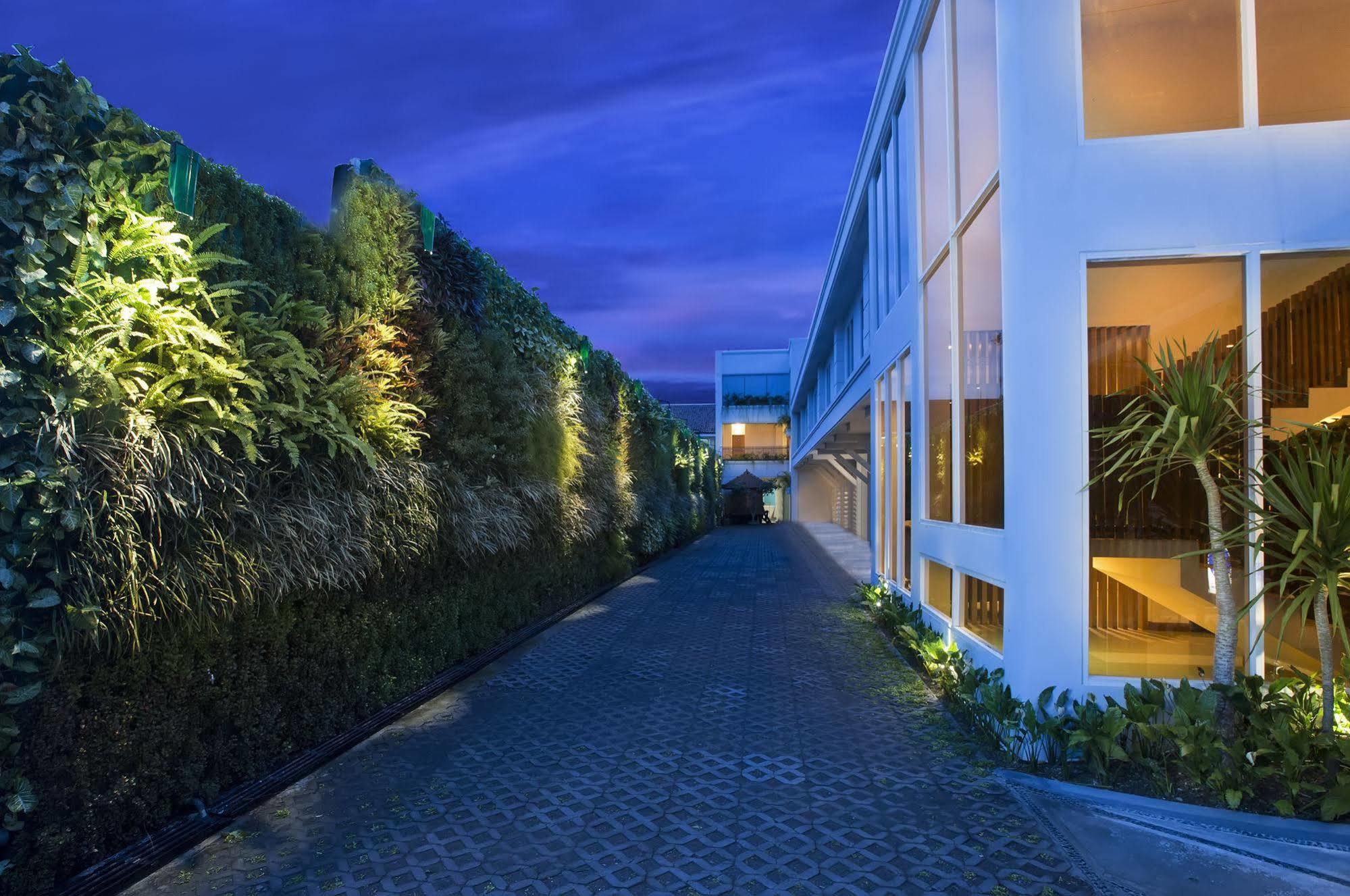 Aveon Express Hotel By Daphna International Γιογκιακάρτα Εξωτερικό φωτογραφία