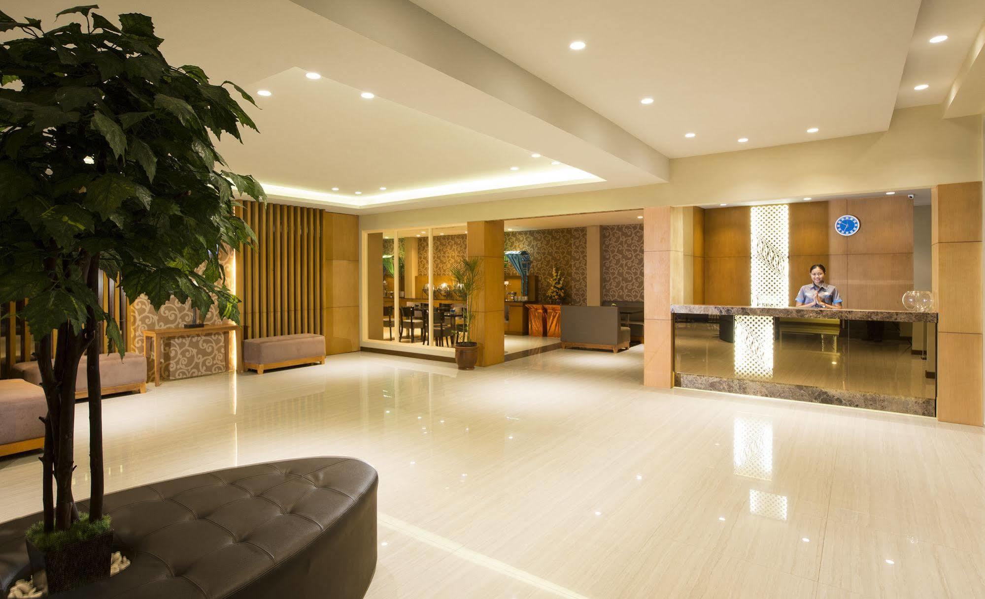 Aveon Express Hotel By Daphna International Γιογκιακάρτα Εξωτερικό φωτογραφία